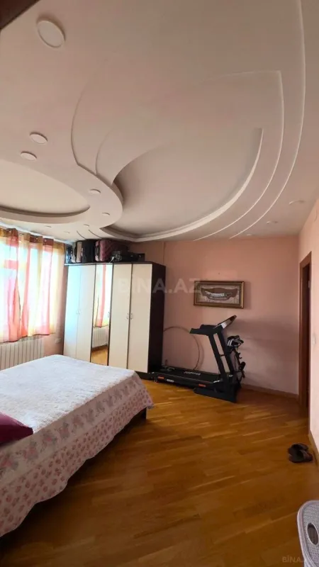 Satılır 5 otaqlı mənzil 200 m²