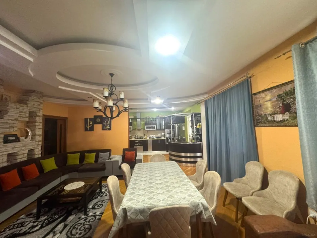 Satılır 5 otaqlı mənzil 200 m²