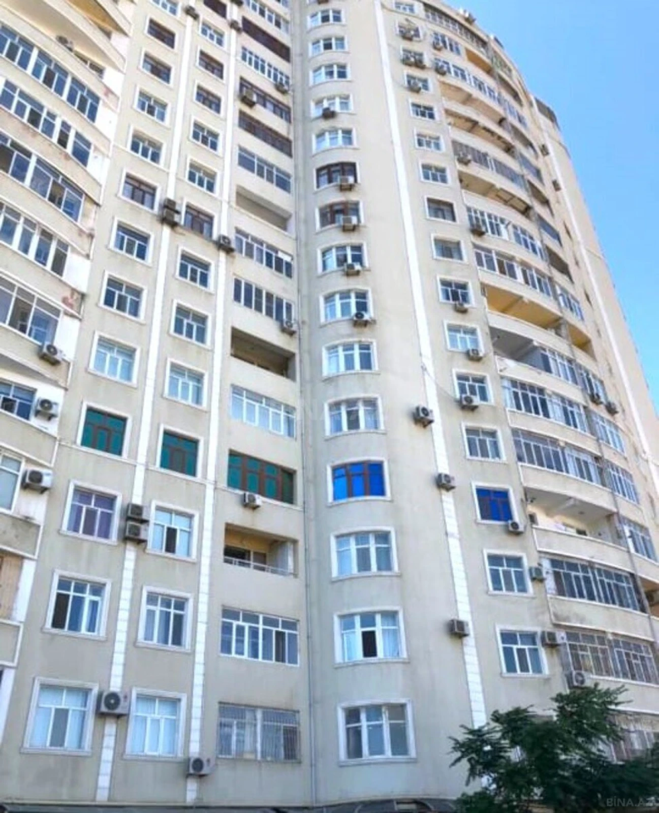 Satılır 3 otaqlı mənzil 120 m²