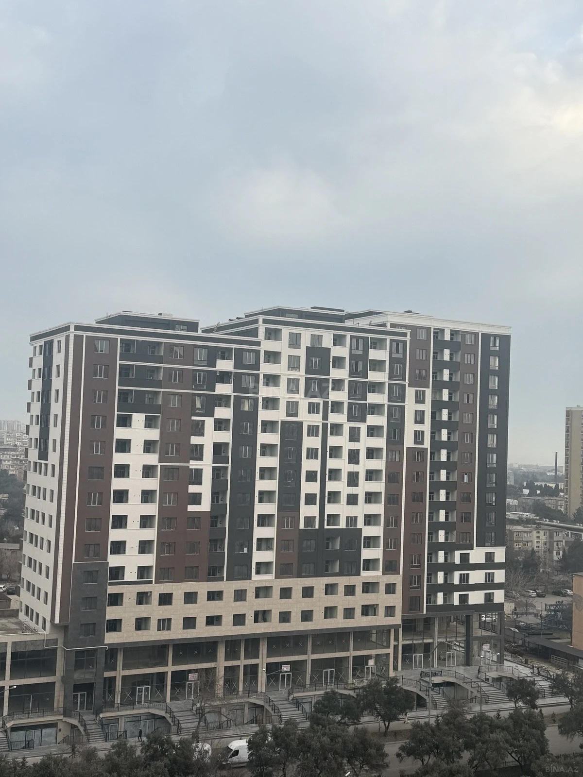 Satılır 3 otaqlı mənzil 126 m²