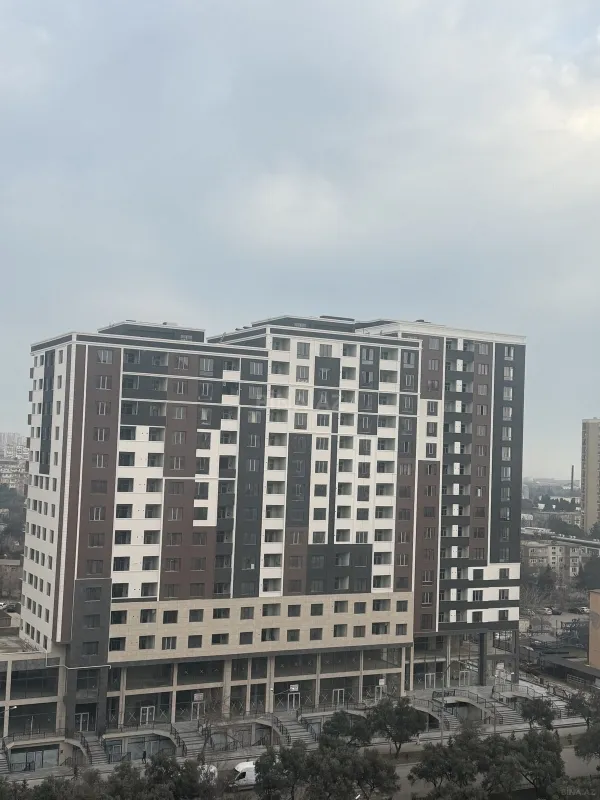 Satılır 3 otaqlı mənzil 126 m²