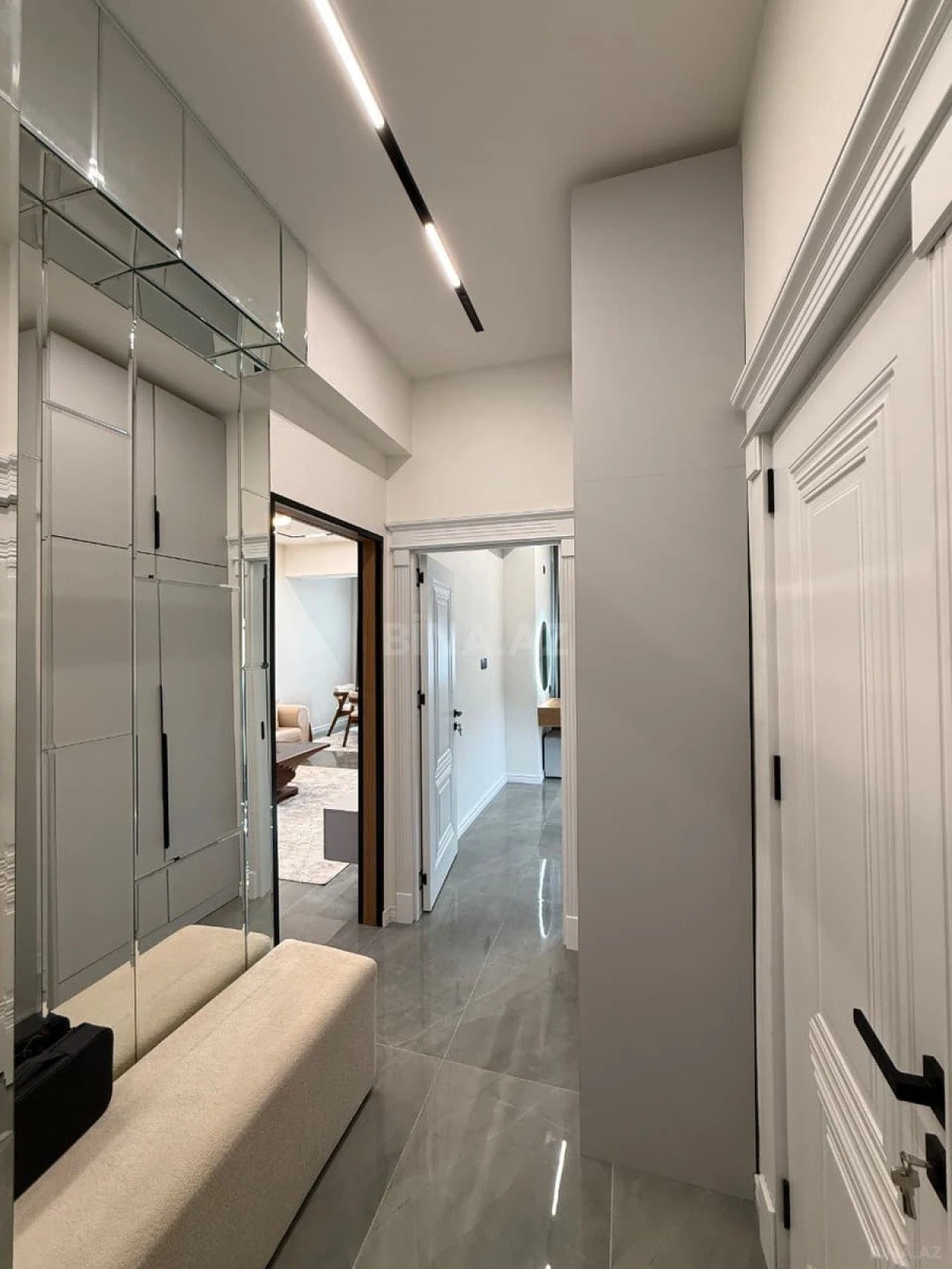 Satılır 2 otaqlı mənzil 66 m²