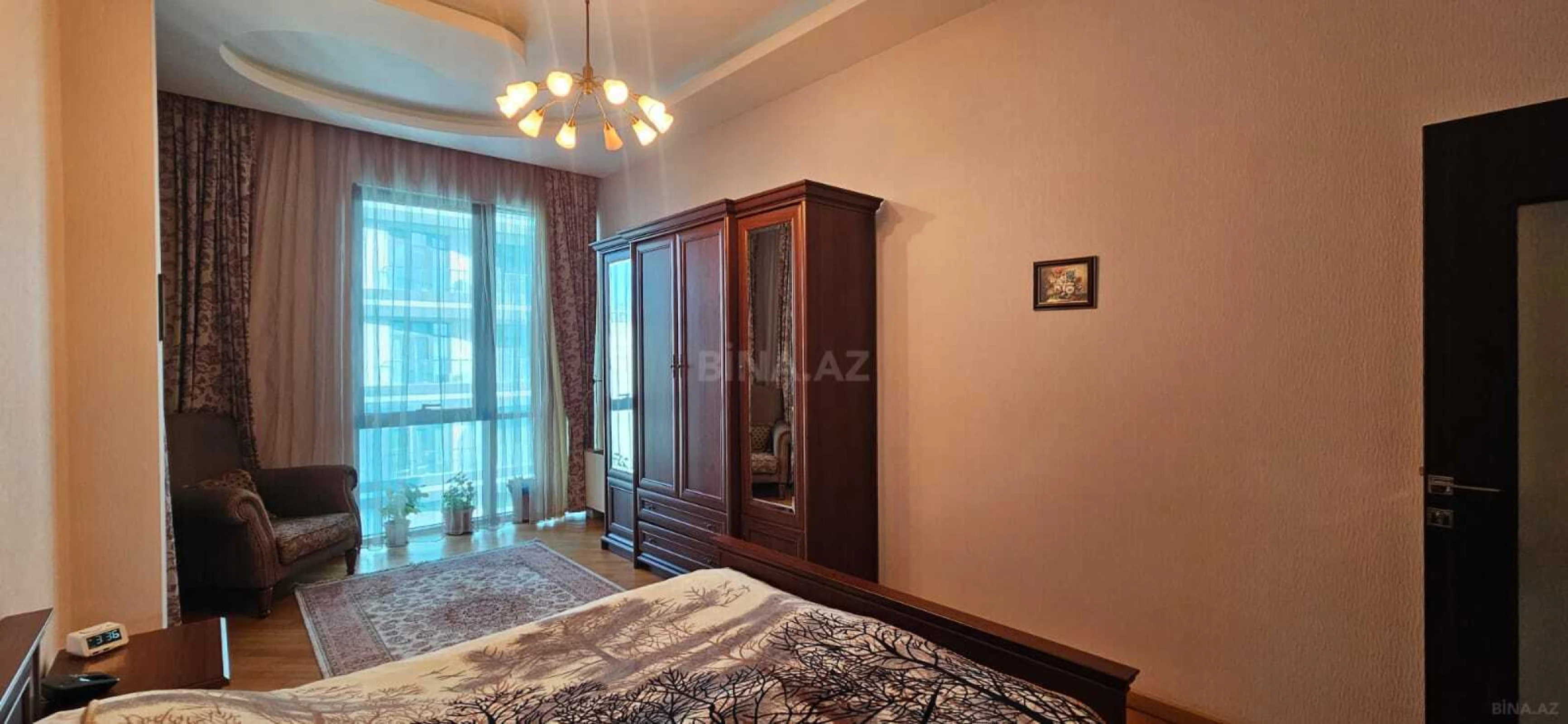Satılır 3 otaqlı mənzil 135 m²