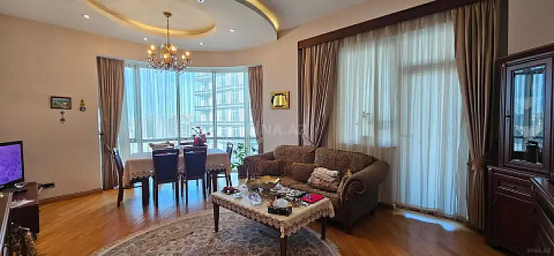 Satılır 3 otaqlı mənzil 135 m²