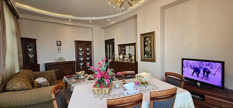 Satılır 3 otaqlı mənzil 135 m²