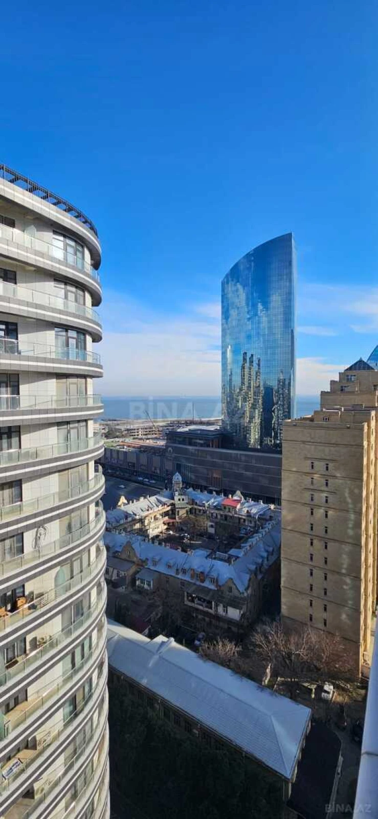 Satılır 3 otaqlı mənzil 135 m²