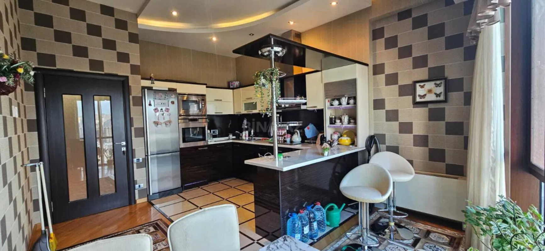 Satılır 3 otaqlı mənzil 135 m²