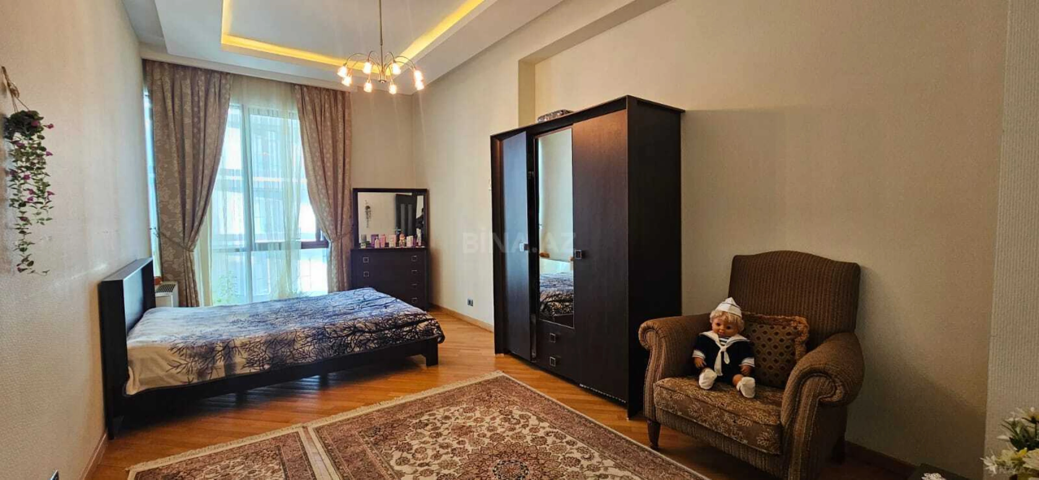 Satılır 3 otaqlı mənzil 135 m²