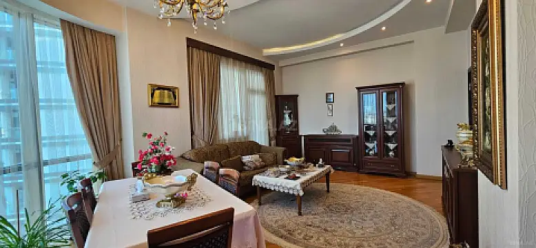 Satılır 3 otaqlı mənzil 135 m²