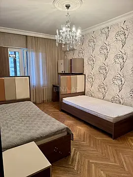 Kirayə verilir 4 otaqlı mənzil 120 m²