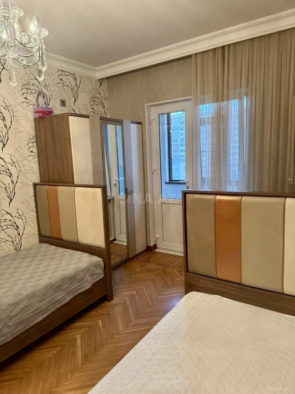 Kirayə verilir 4 otaqlı mənzil 120 m²