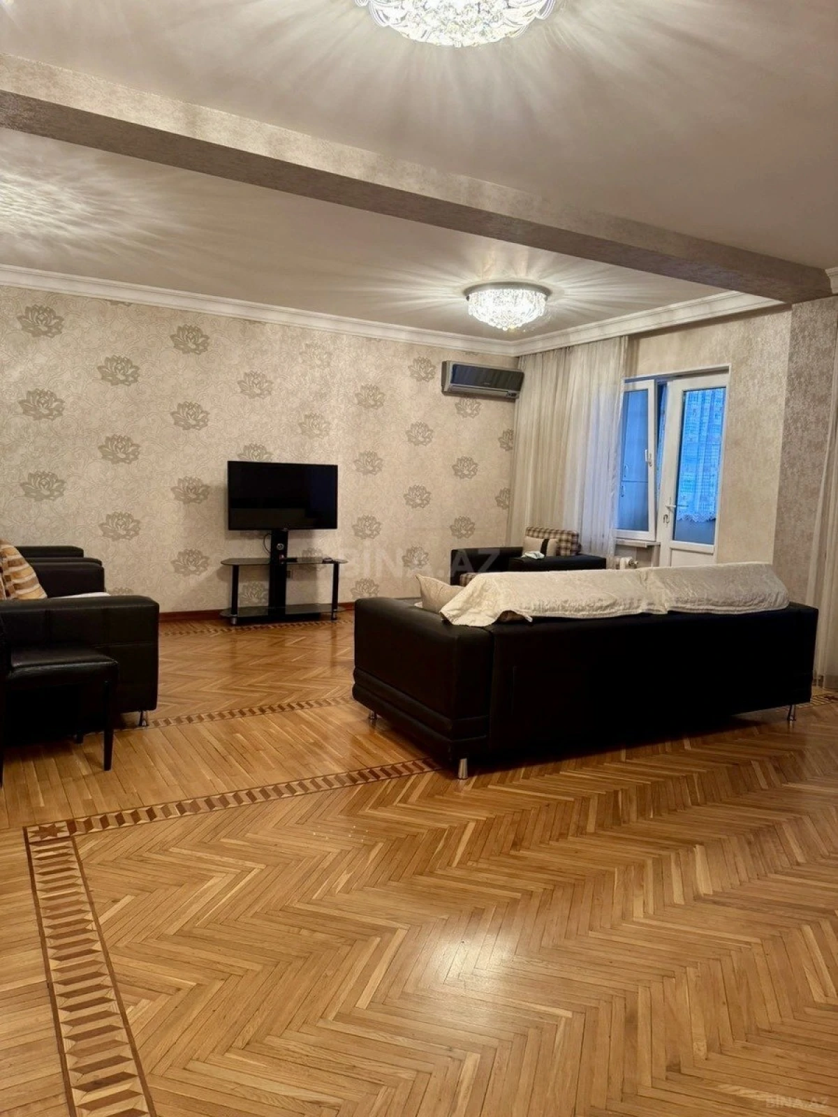 Kirayə verilir 4 otaqlı mənzil 120 m²