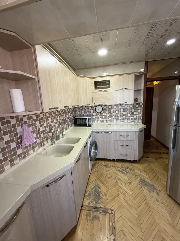 Kirayə verilir 4 otaqlı mənzil 120 m²