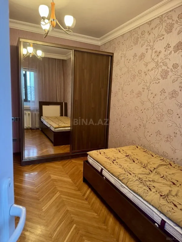 Kirayə verilir 4 otaqlı mənzil 120 m²