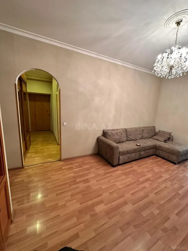 Satılır 3 otaqlı mənzil 110 m²