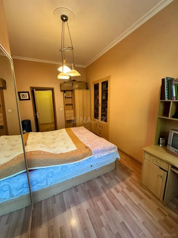 Satılır 3 otaqlı mənzil 110 m²