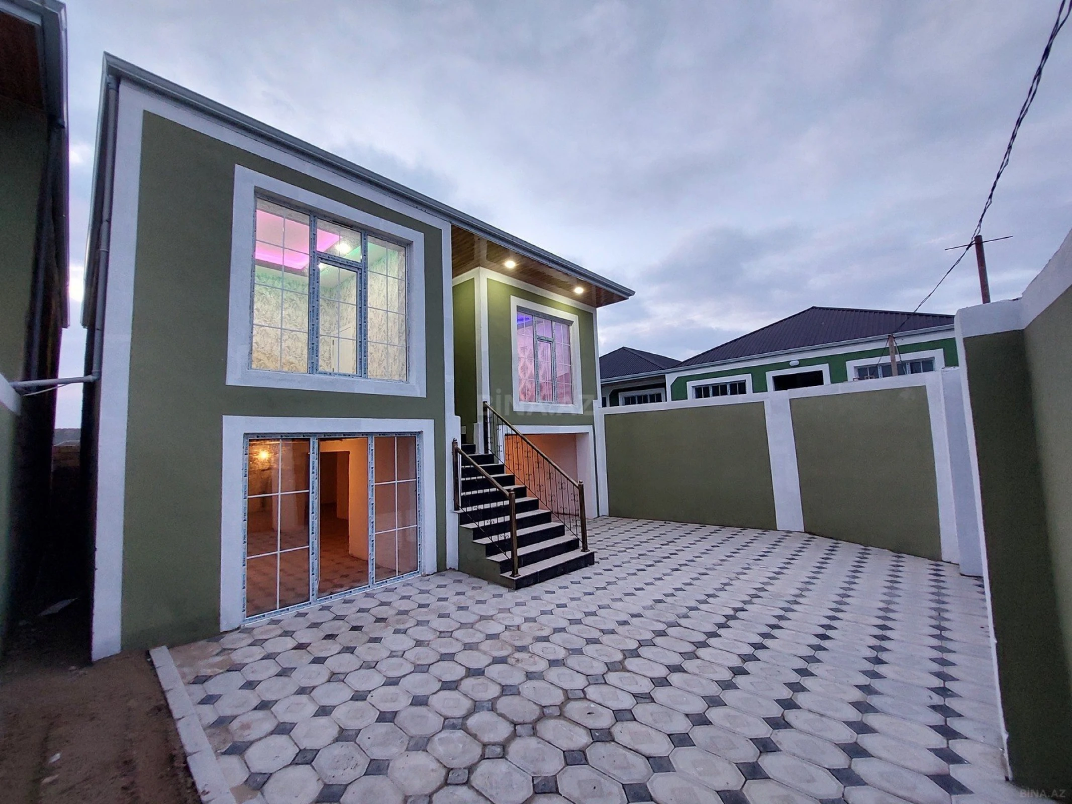 Satılır 4 otaqlı həyət evi 220 m²