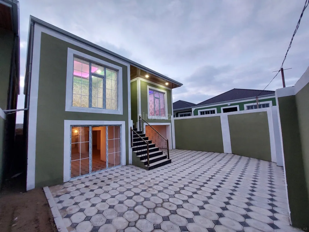 Satılır 4 otaqlı həyət evi 220 m²