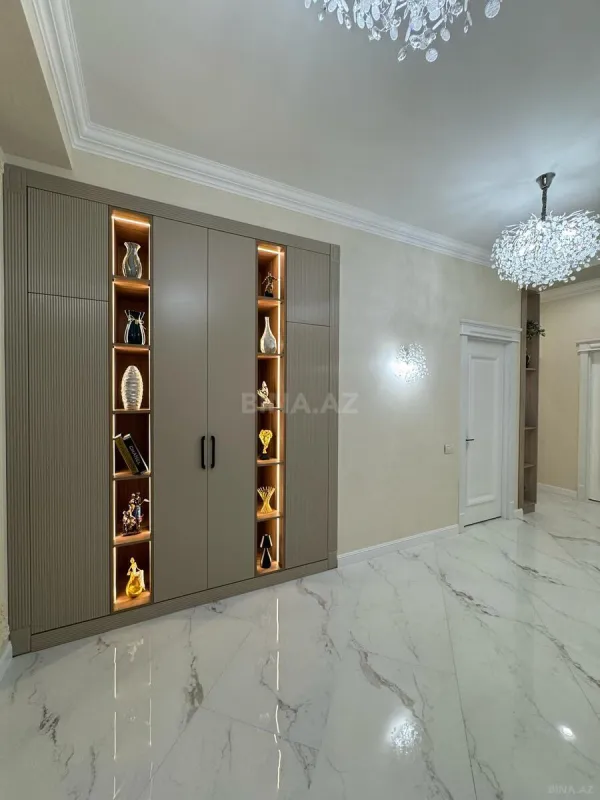 Satılır 3 otaqlı mənzil 125 m²