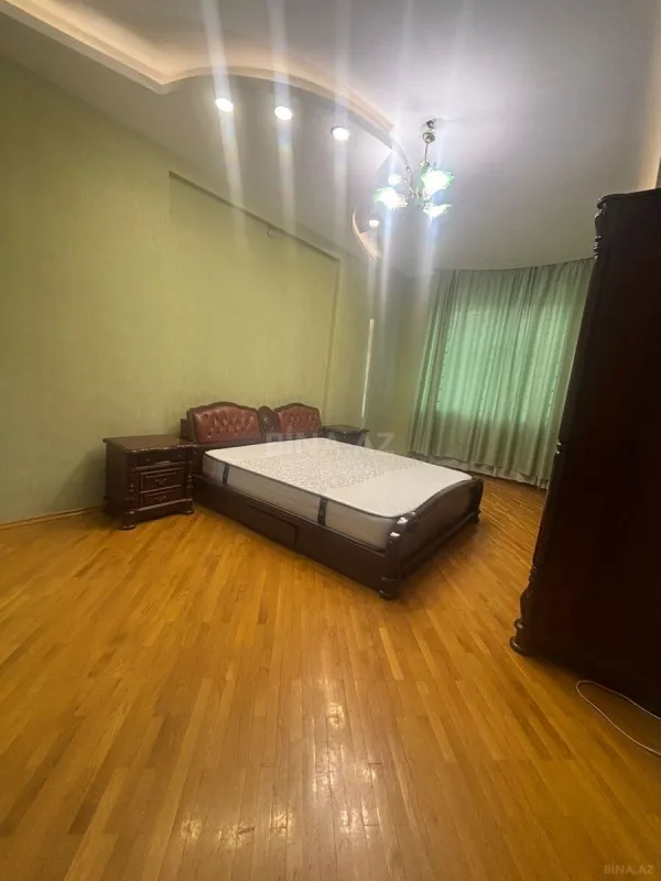 Kirayə verilir 3 otaqlı mənzil 160 m²