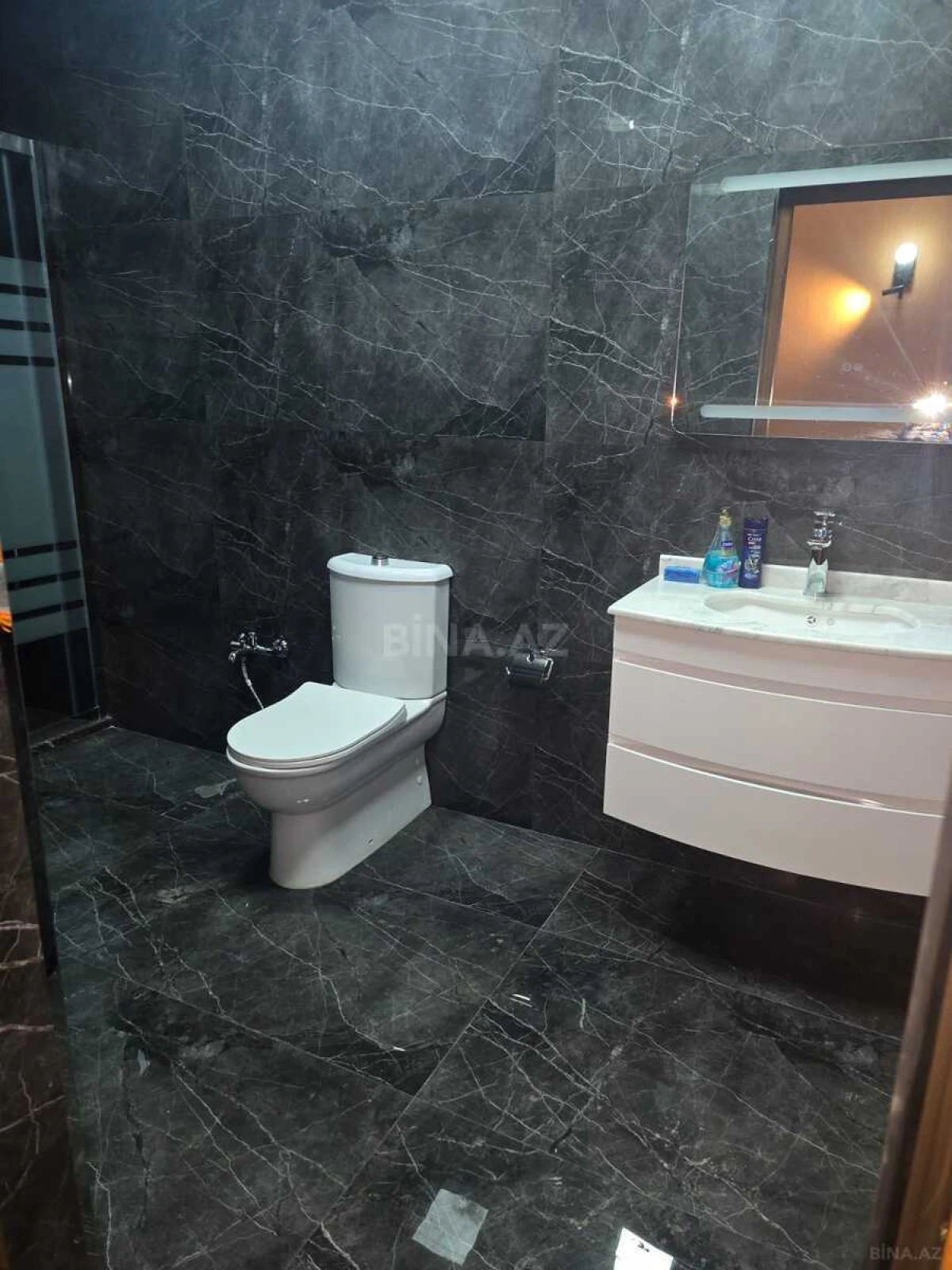Kirayə verilir 3 otaqlı mənzil 160 m²