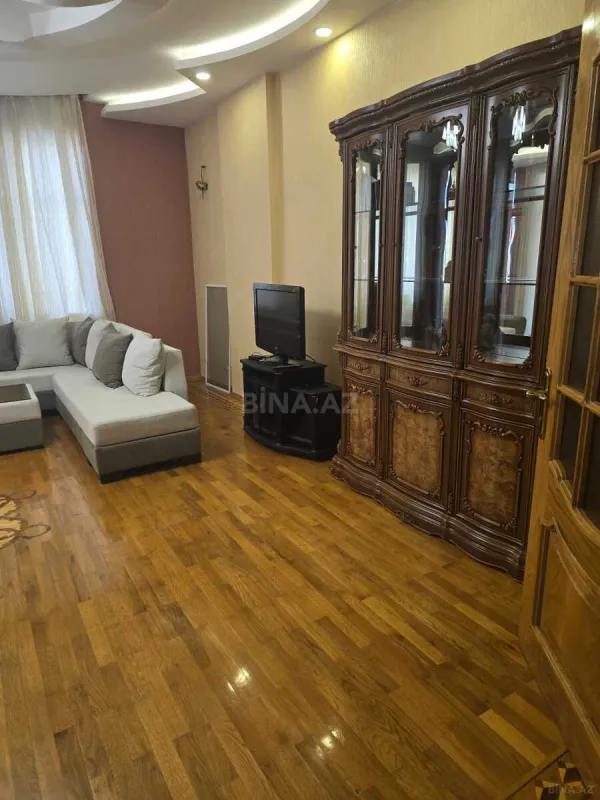 Kirayə verilir 3 otaqlı mənzil 160 m²