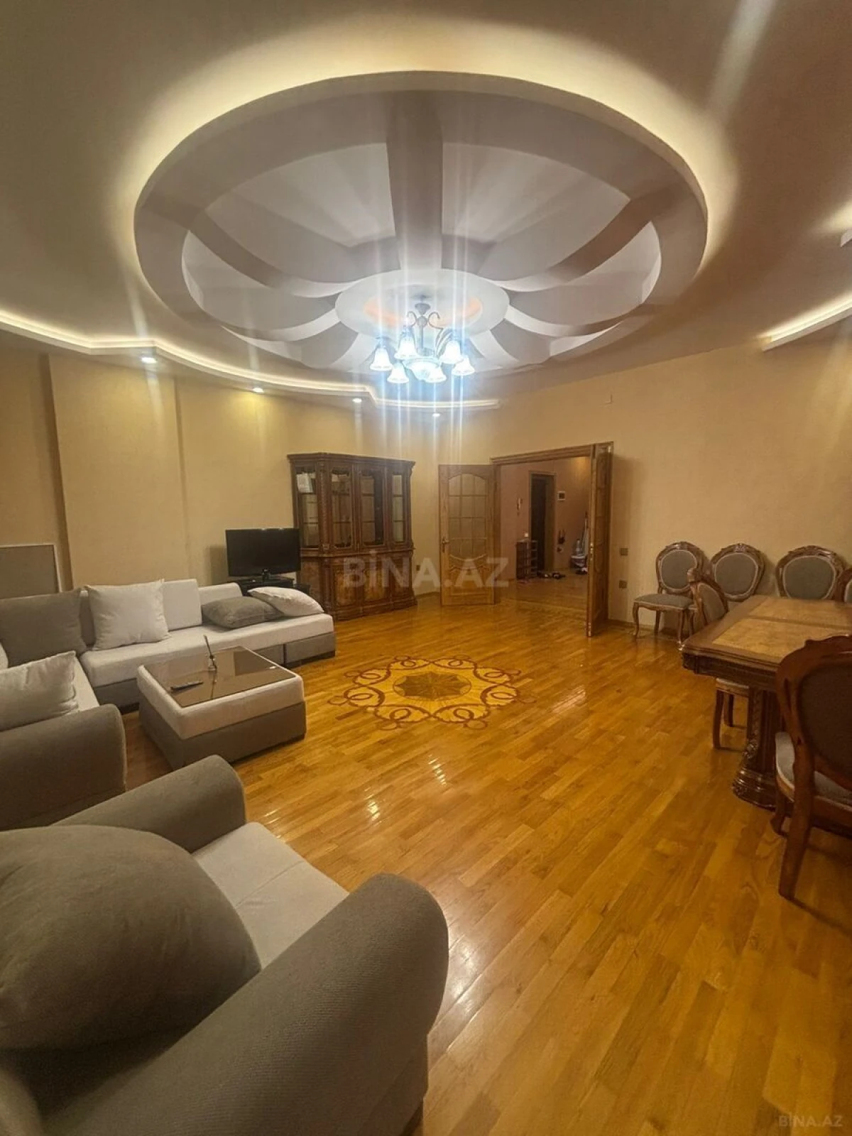 Kirayə verilir 3 otaqlı mənzil 160 m²