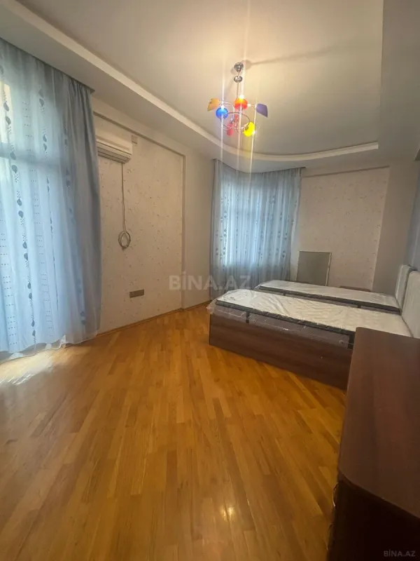 Kirayə verilir 3 otaqlı mənzil 160 m²