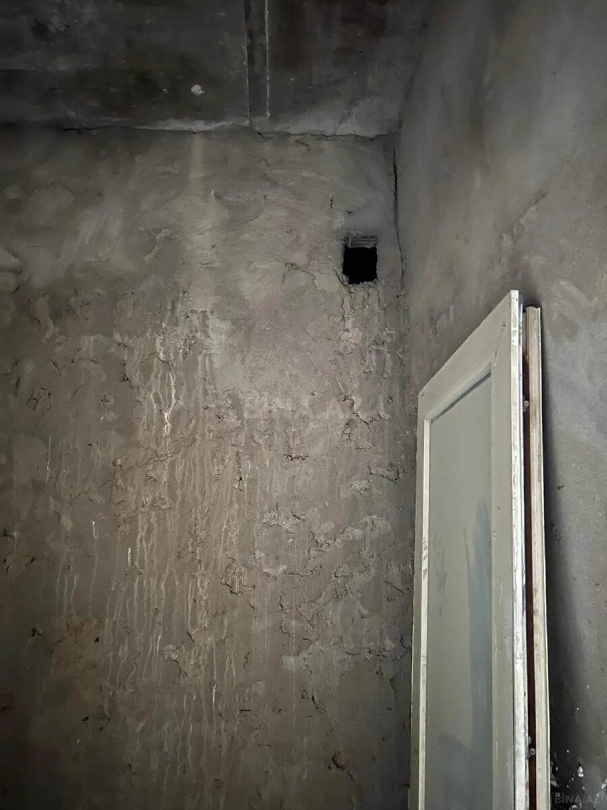 Satılır 4 otaqlı mənzil 168.5 m²