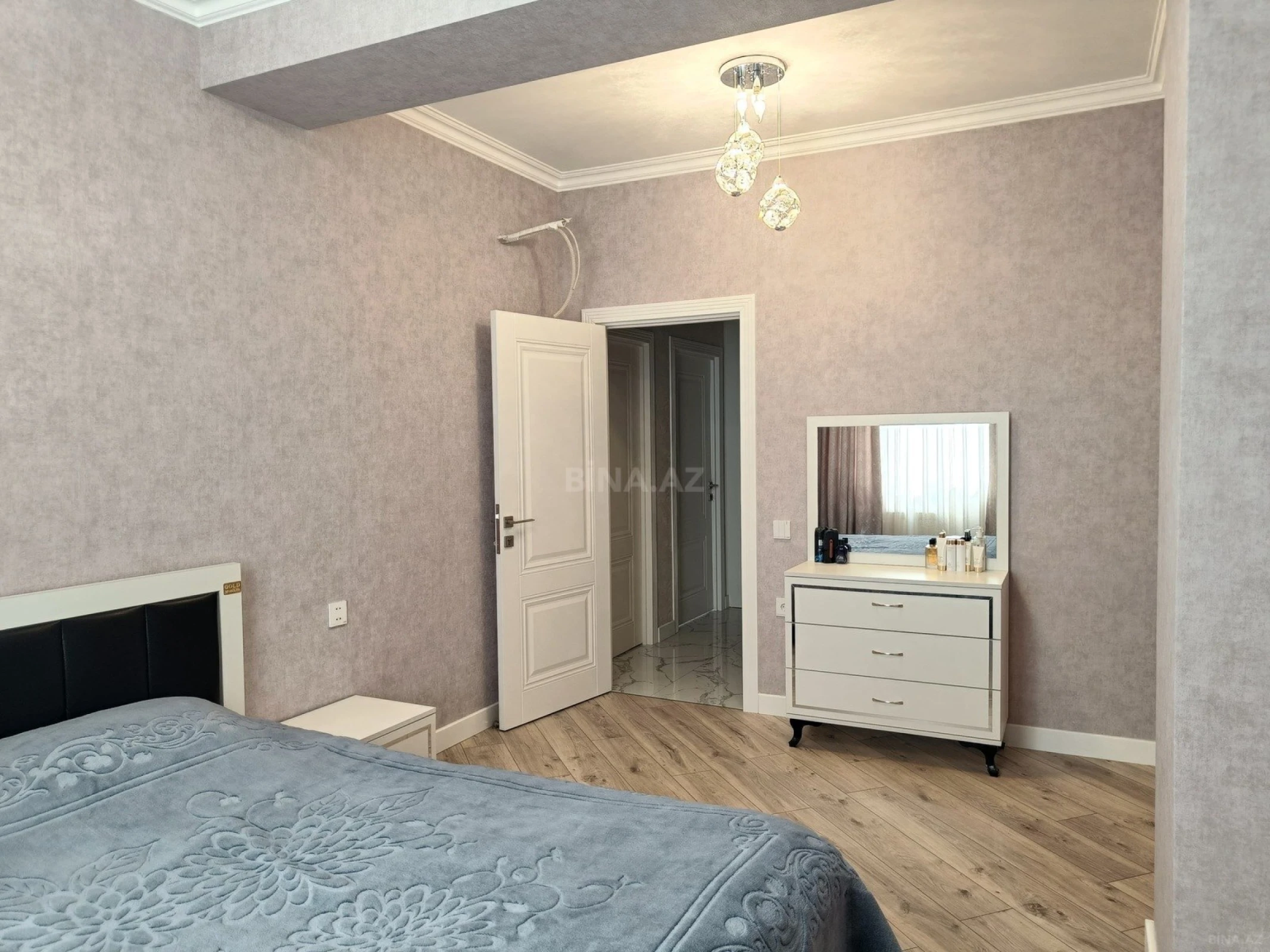 Kirayə verilir 2 otaqlı mənzil 75 m²