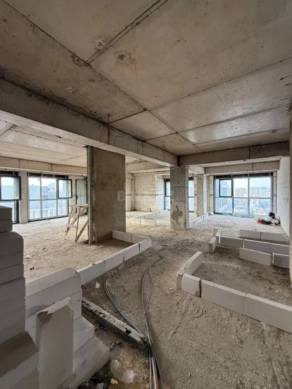 Satılır 3 otaqlı mənzil 124 m²