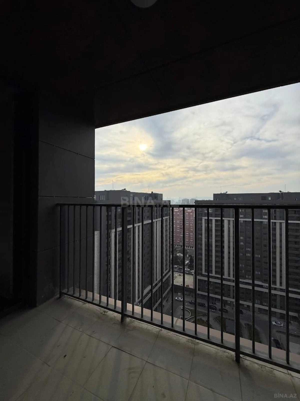 Satılır 3 otaqlı mənzil 124 m²