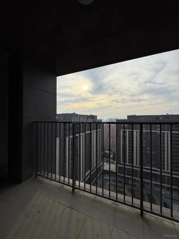 Satılır 3 otaqlı mənzil 124 m²