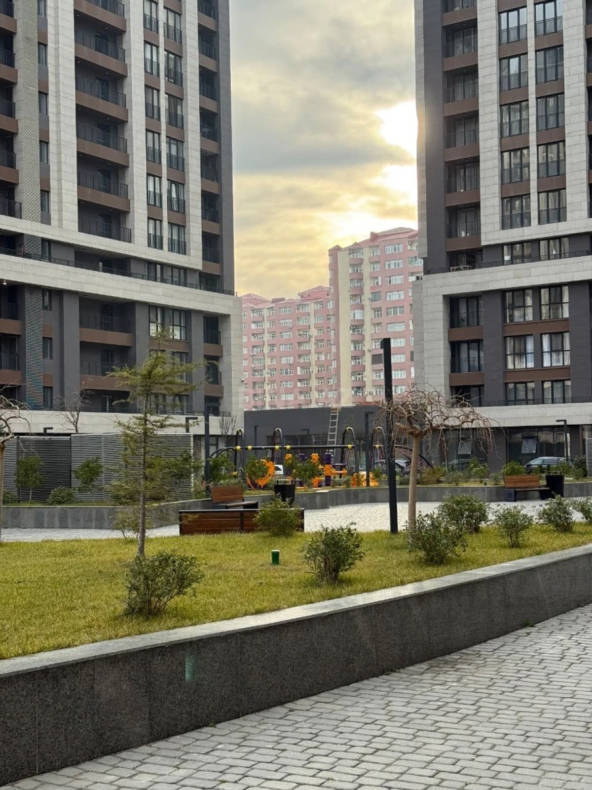 Satılır 3 otaqlı mənzil 124 m²