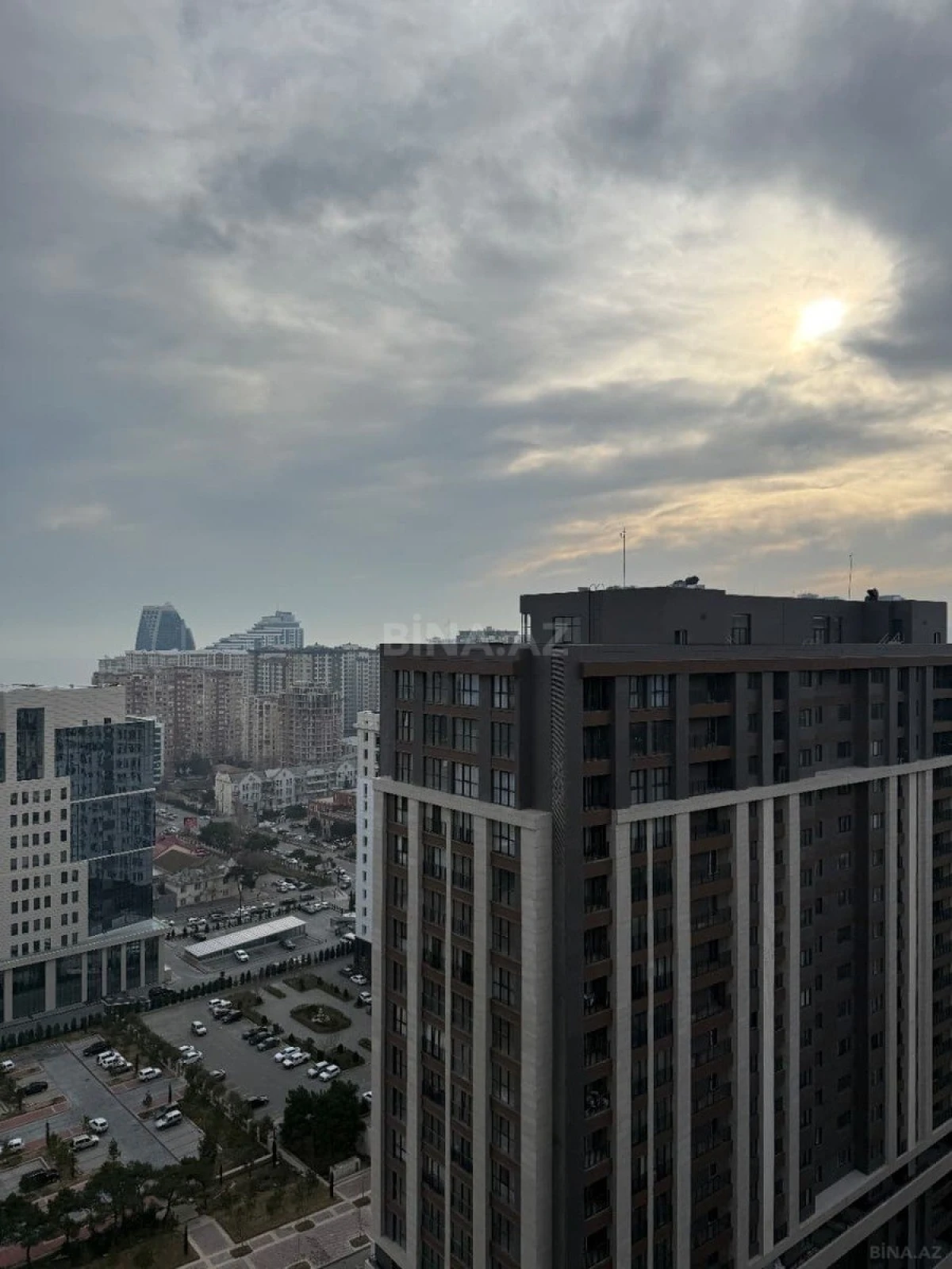 Satılır 3 otaqlı mənzil 124 m²