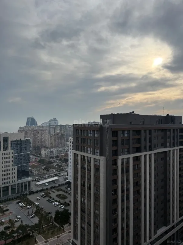 Satılır 3 otaqlı mənzil 124 m²