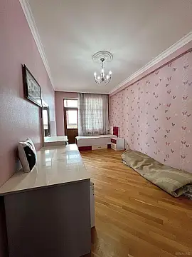 Satılır 4 otaqlı mənzil 171 m²