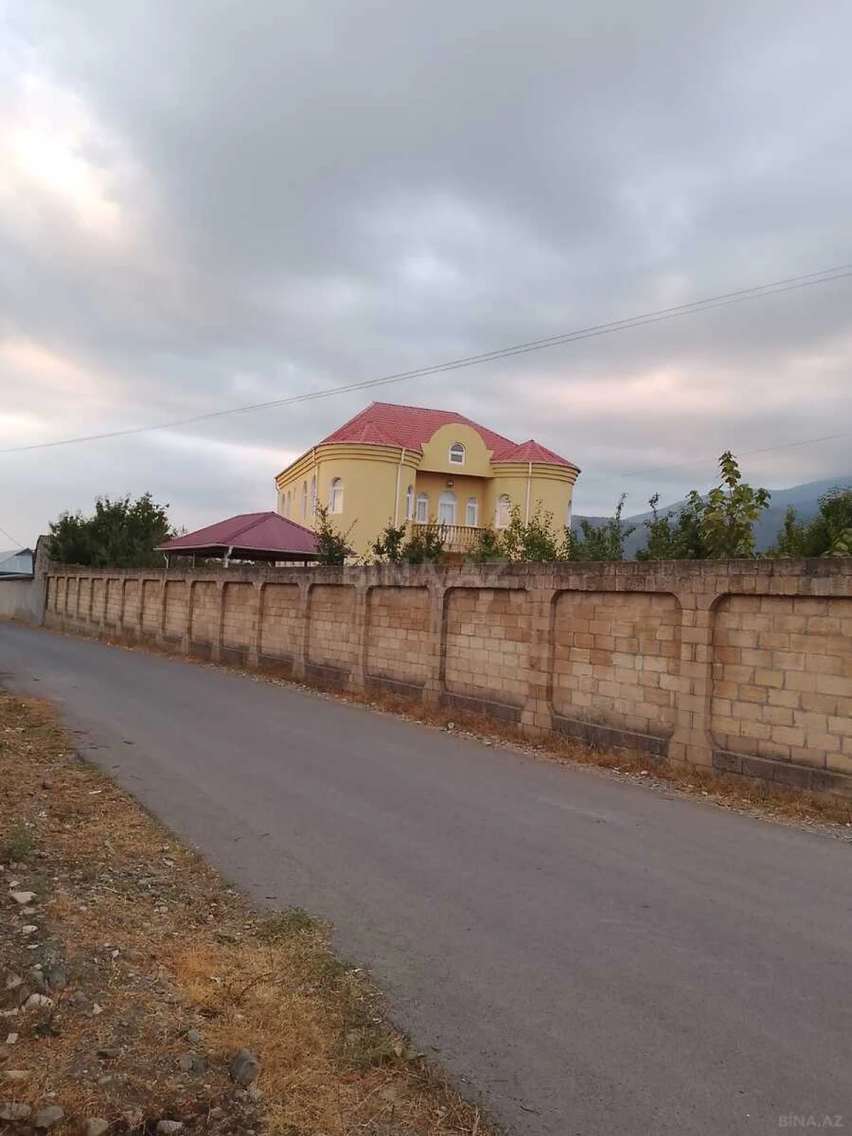 Satılır 7 otaqlı həyət evi 280 m²