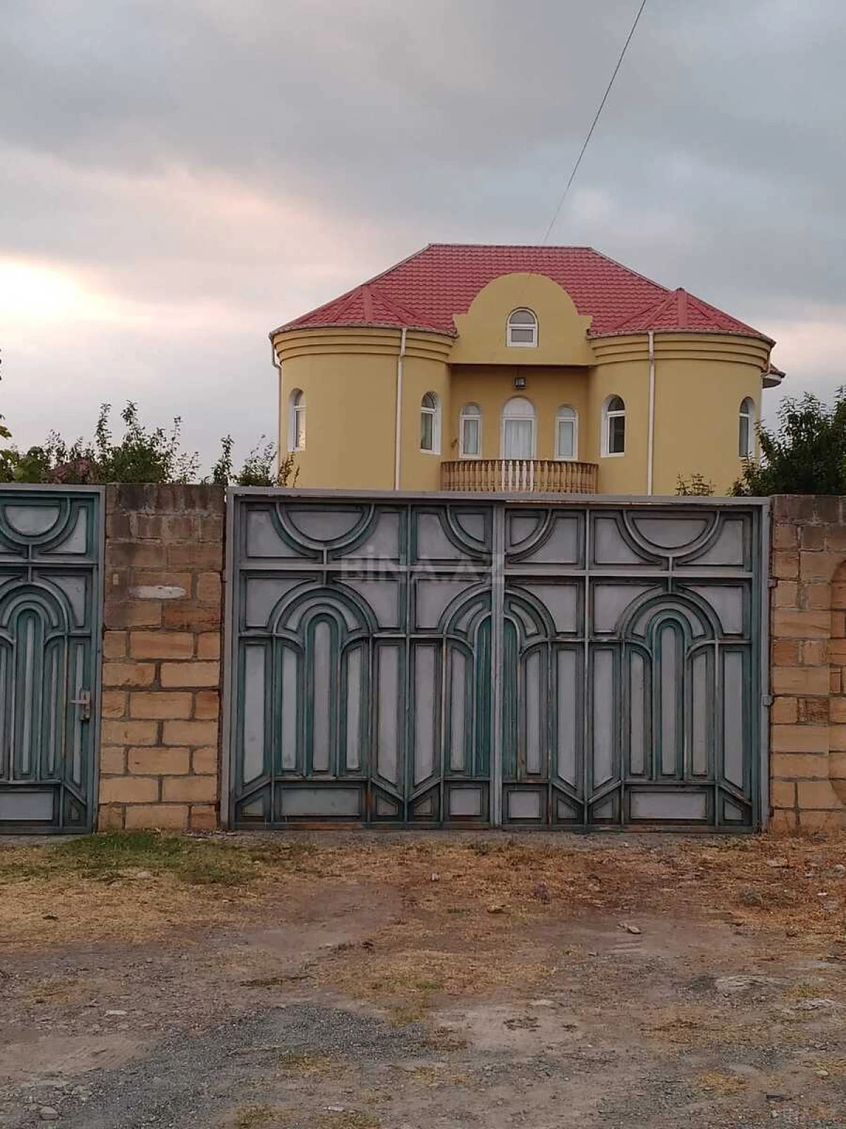 Satılır 7 otaqlı həyət evi 280 m²