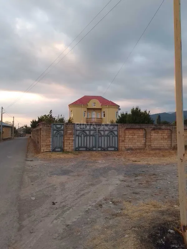 Satılır 7 otaqlı həyət evi 280 m²