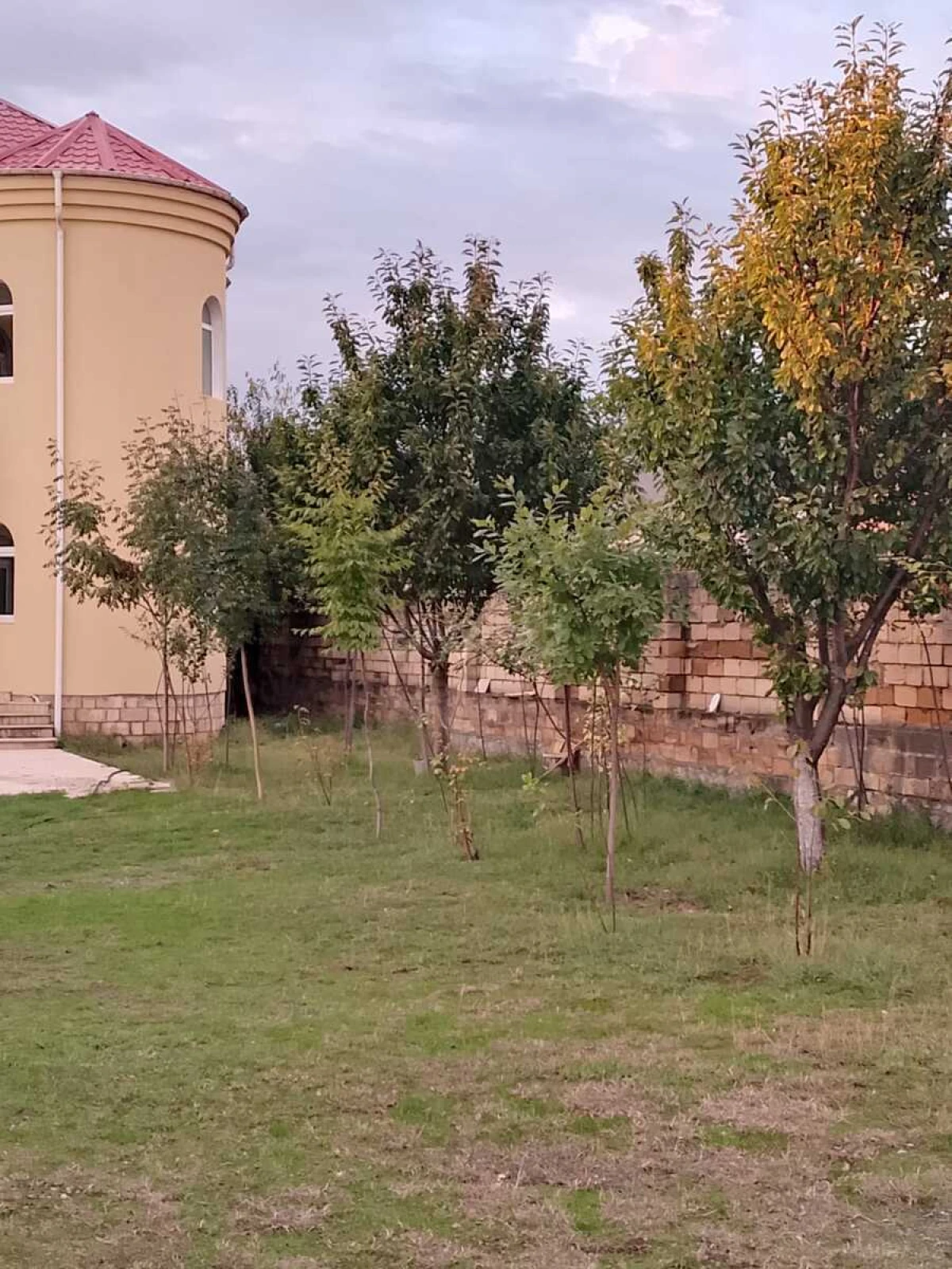 Satılır 7 otaqlı həyət evi 280 m²