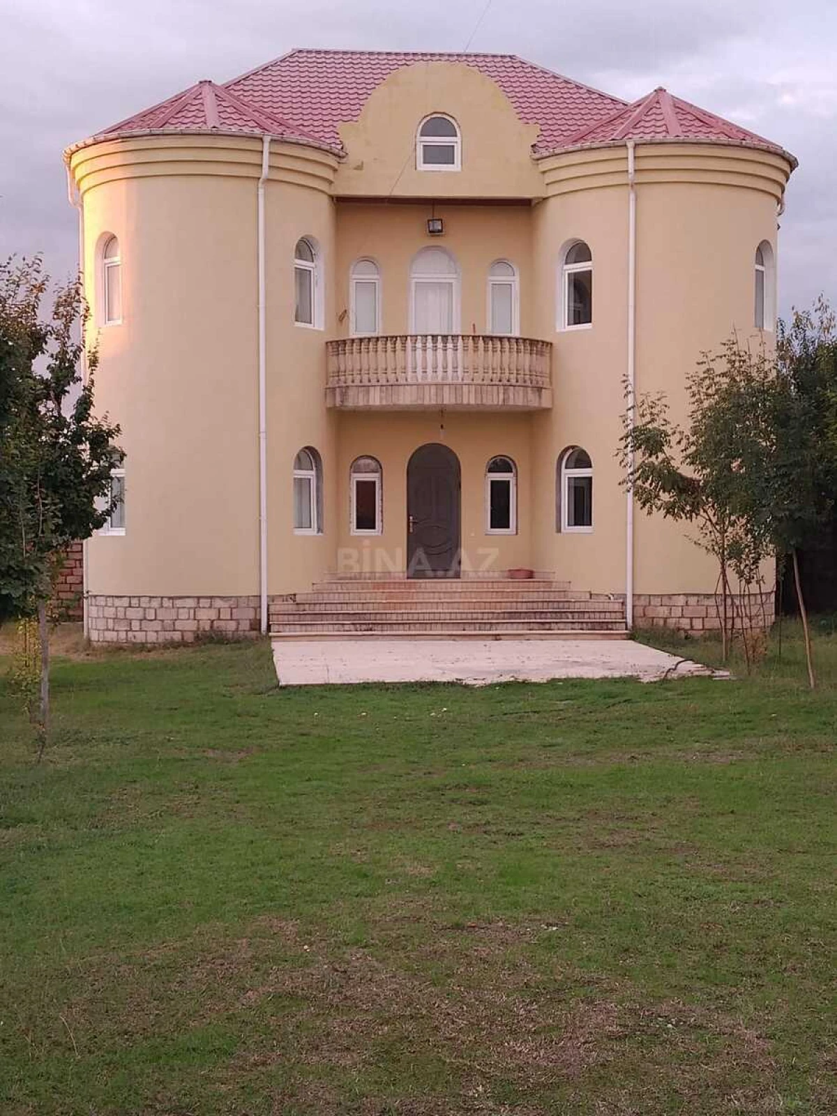 Satılır 7 otaqlı həyət evi 280 m²