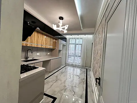 Satılır 2 otaqlı mənzil 77 m²