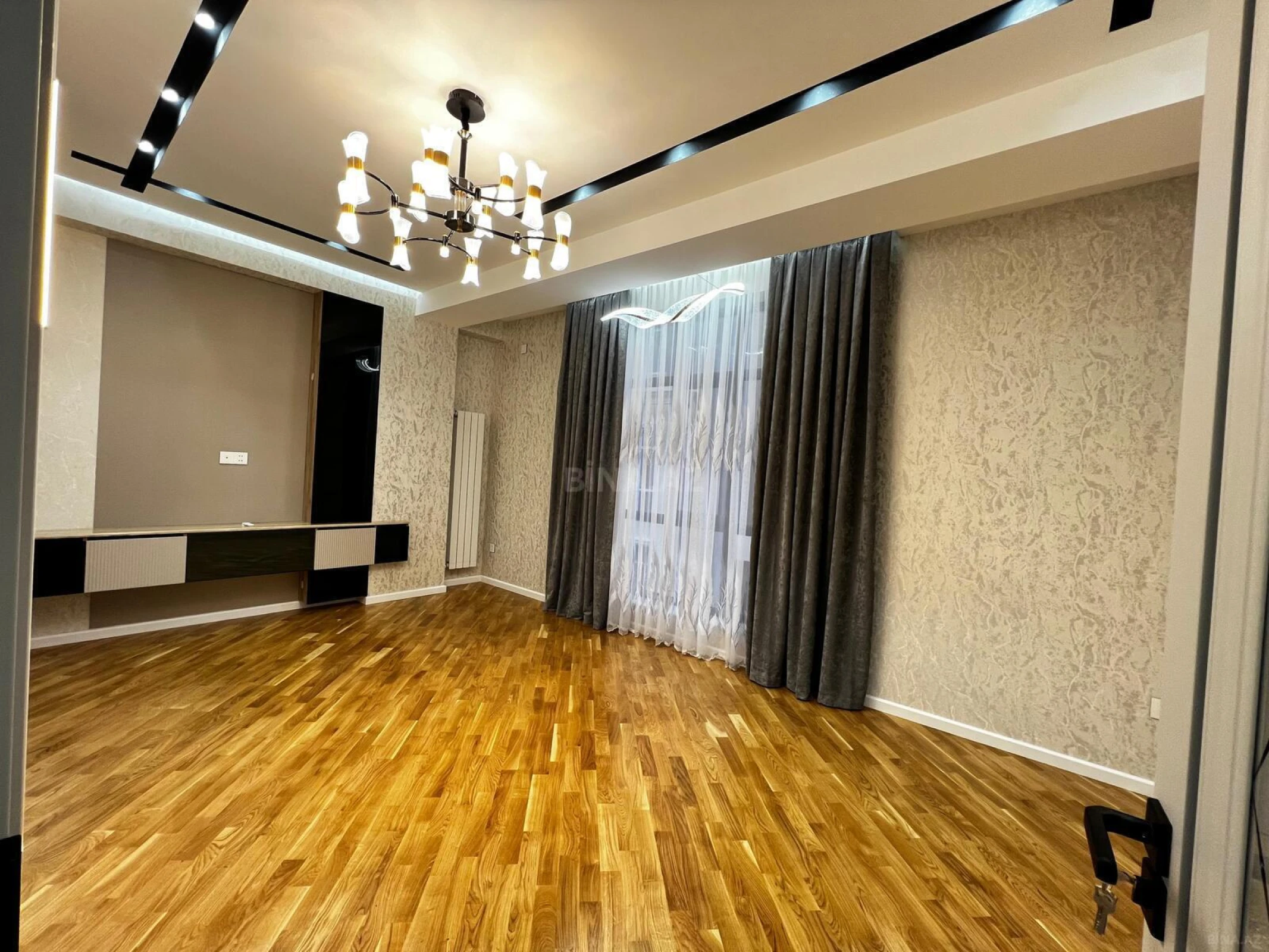 Satılır 2 otaqlı mənzil 77 m²