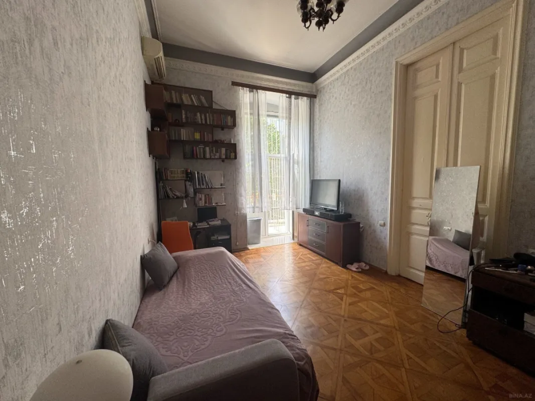 Satılır 4 otaqlı mənzil 120 m²