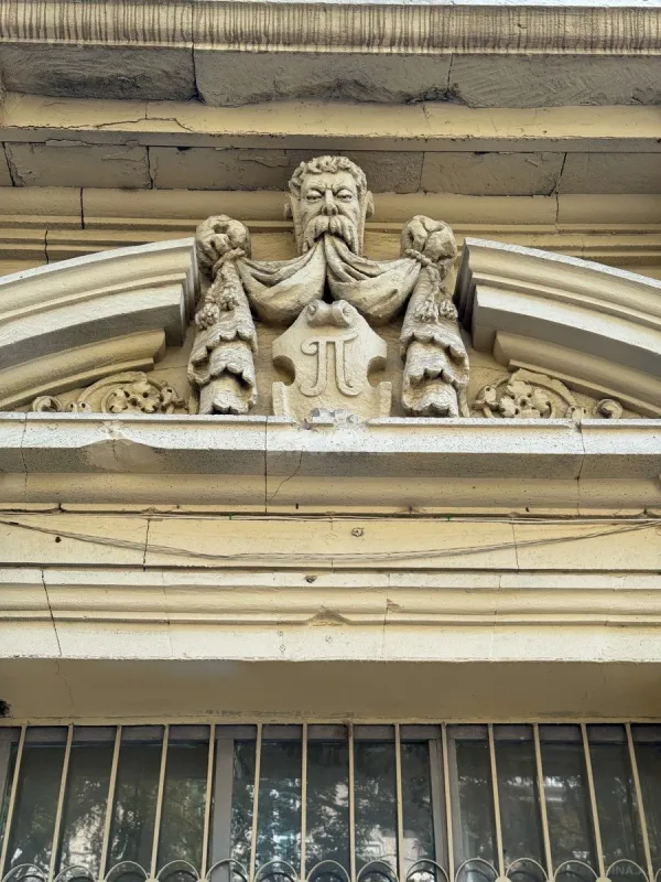 Satılır 4 otaqlı mənzil 120 m²