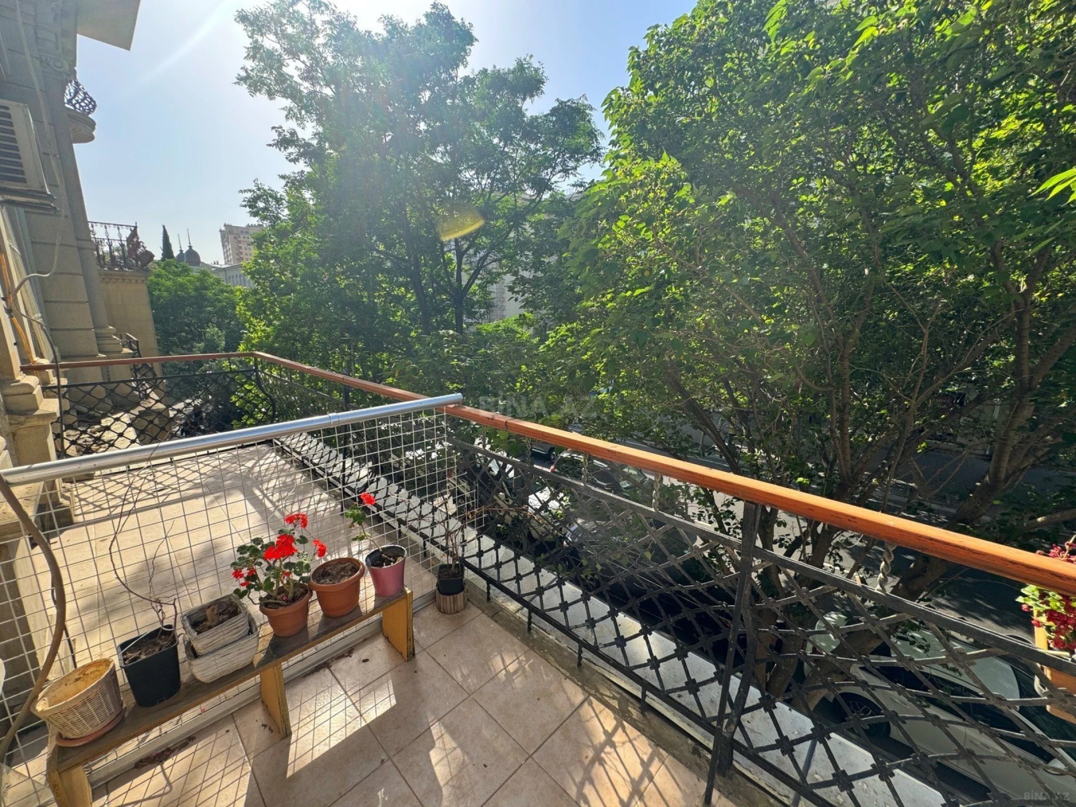 Satılır 4 otaqlı mənzil 120 m²