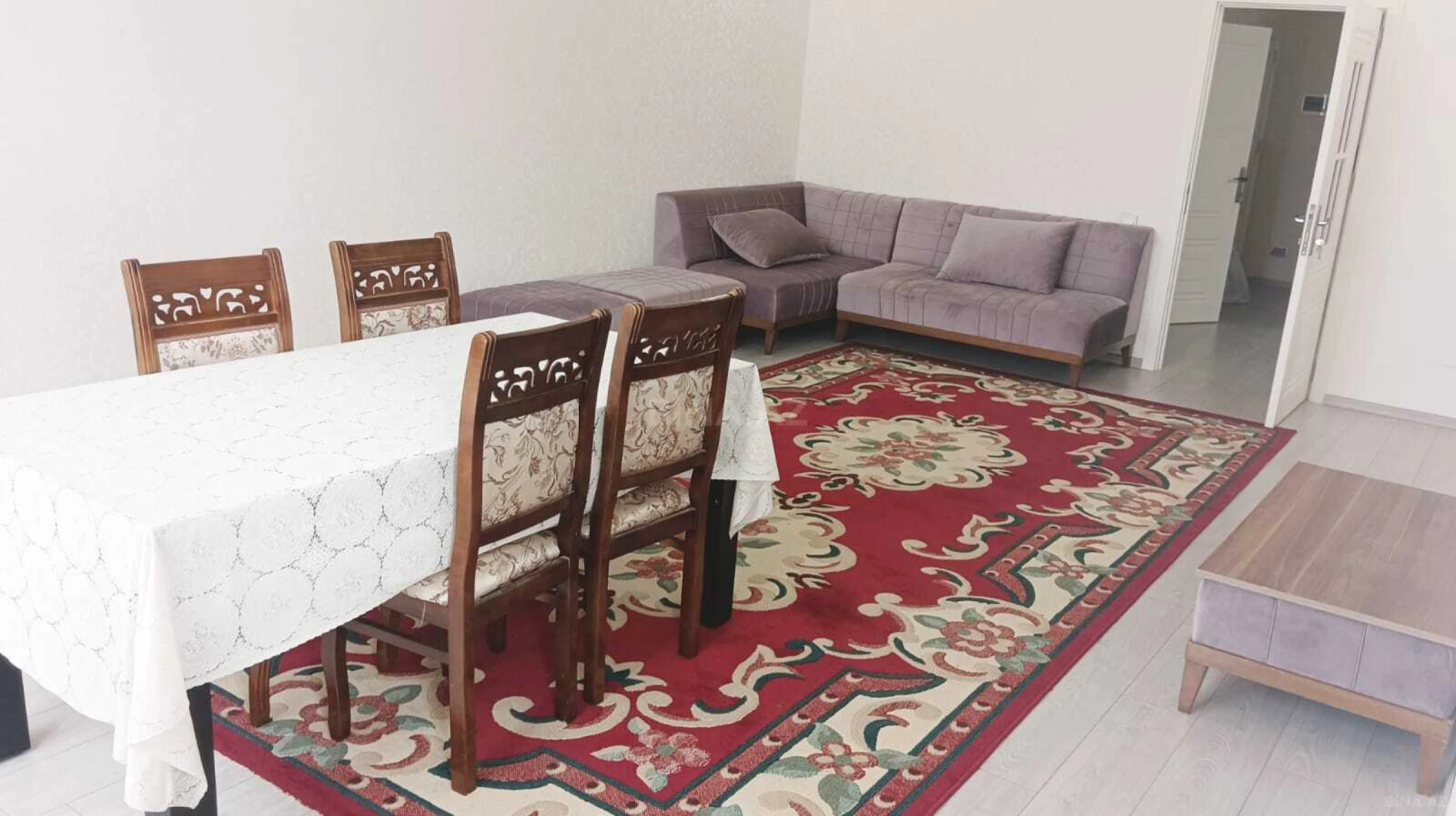 Satılır 2 otaqlı mənzil 105 m²