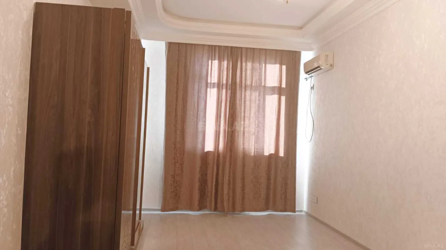 Satılır 2 otaqlı mənzil 105 m²
