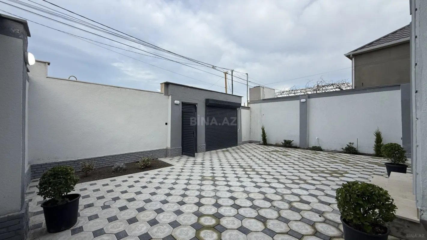 Satılır 5 otaqlı həyət evi 200 m²